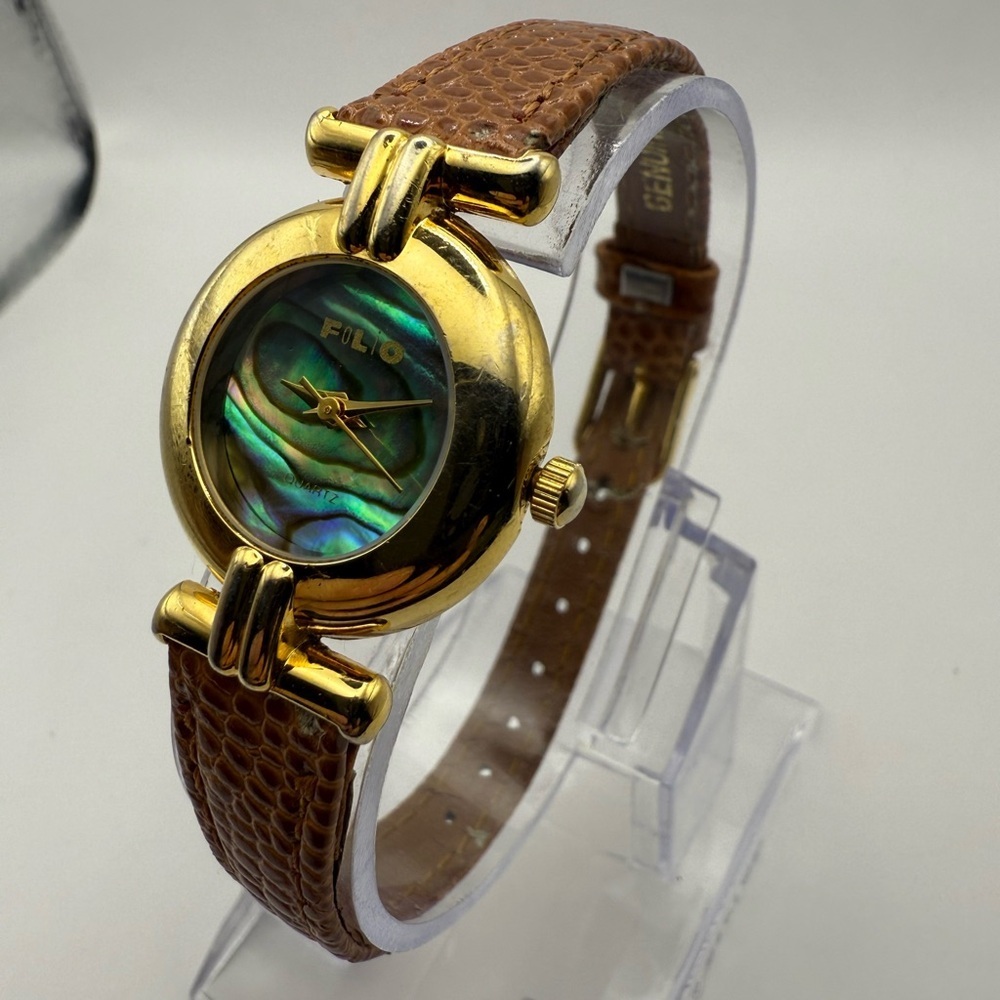 Vintage Folio Women's Gold Tone Watch with Mother of Pearl Face (New Battery) - Picture 4 of 11